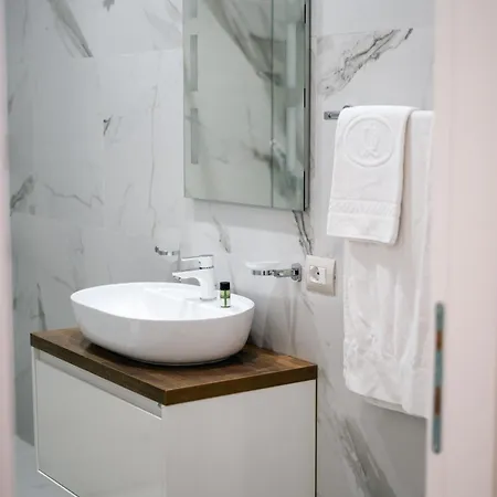 מלון דירות Elite 4*