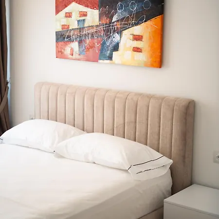 Elite Aparthotel *